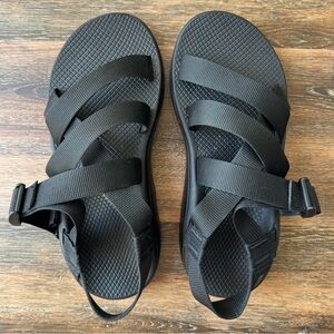 Like-New Chaco Men’s Banded Z/Cloud Sandals in Black